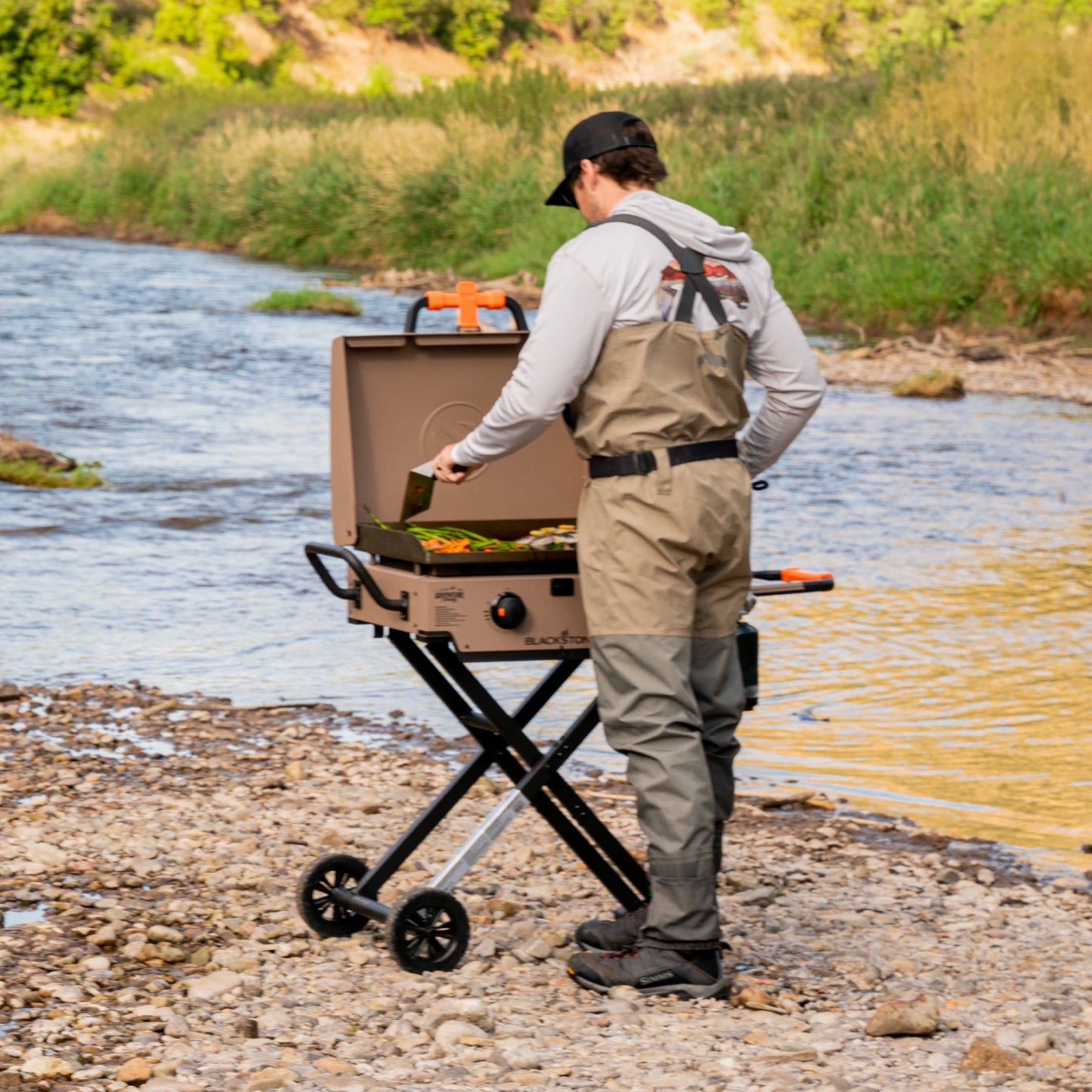 Omnivore Griddle with Flexfold Legs - Outback Tan